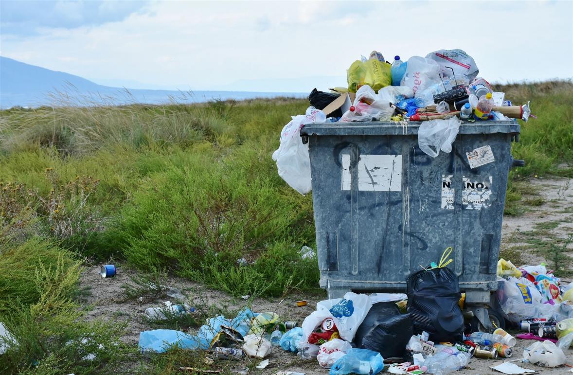 müll, müllcontainer, abfall, abfalleimer, müllentsorgung, umweltschutz, umwelt, umweltverschmutzung, verantwortung, recycling, plastik, plastikmüll, restmüll, verschmutzung, entsorgt, weggeworfen, wegwerfgesellschaft, müllansammlung, müllsammlung, wi